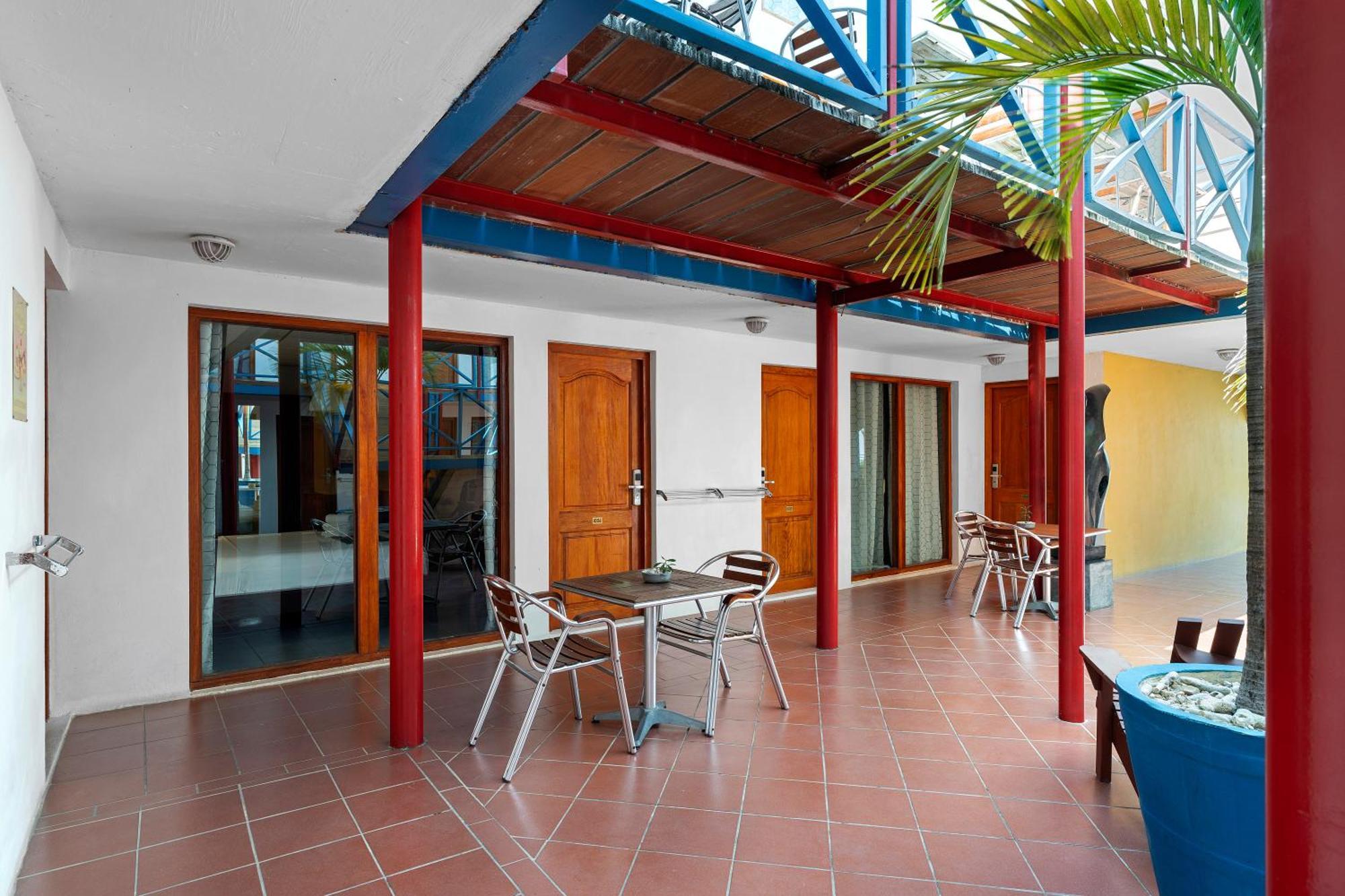 The Ritz Village (Adults Only) Willemstad Exterior foto